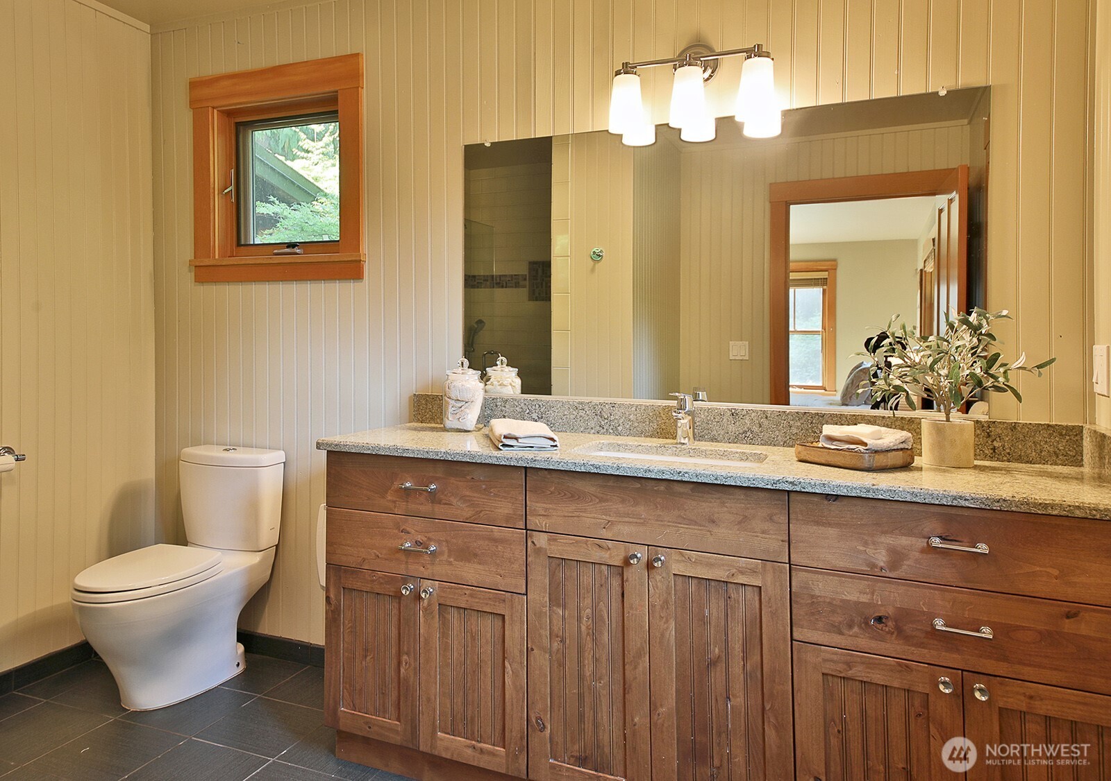 1052 Woodside Lane Property Photo 17