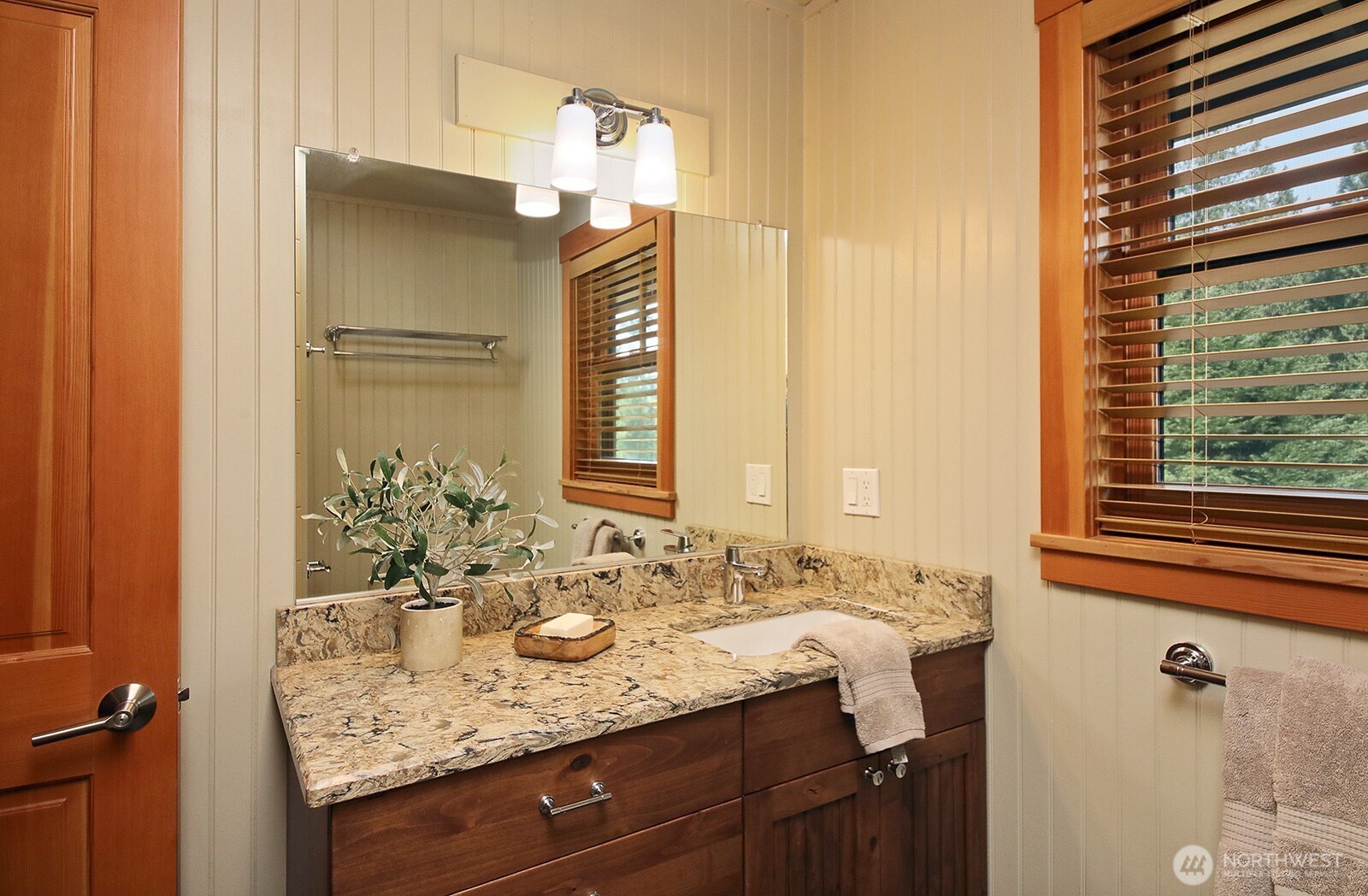 1052 Woodside Lane Property Photo 26