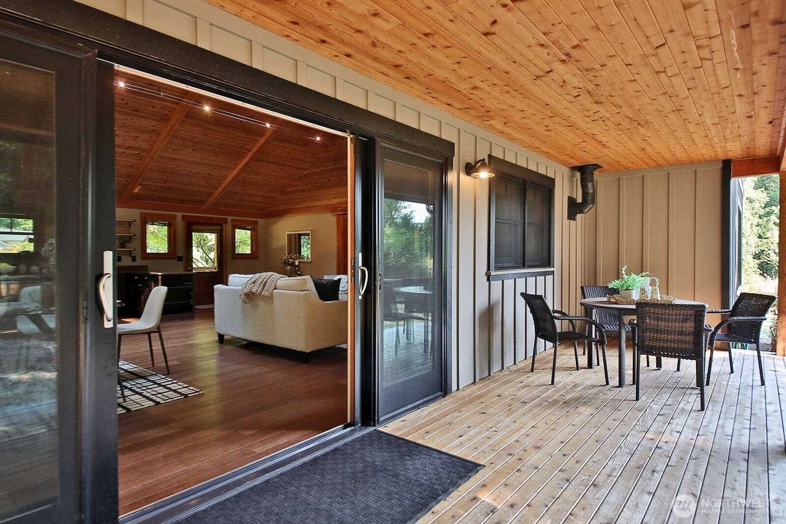 1052 Woodside Lane Property Photo 28