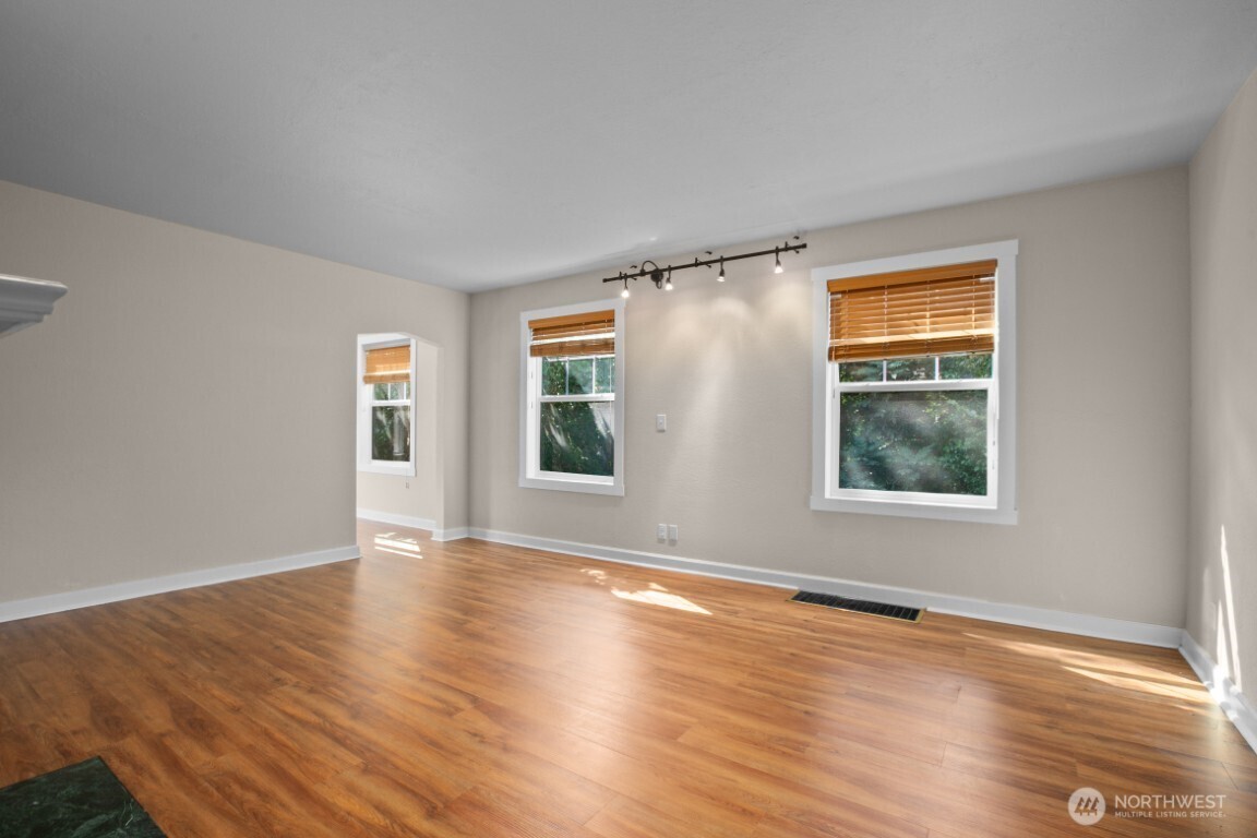 6214 24th Avenue Property Photo 6