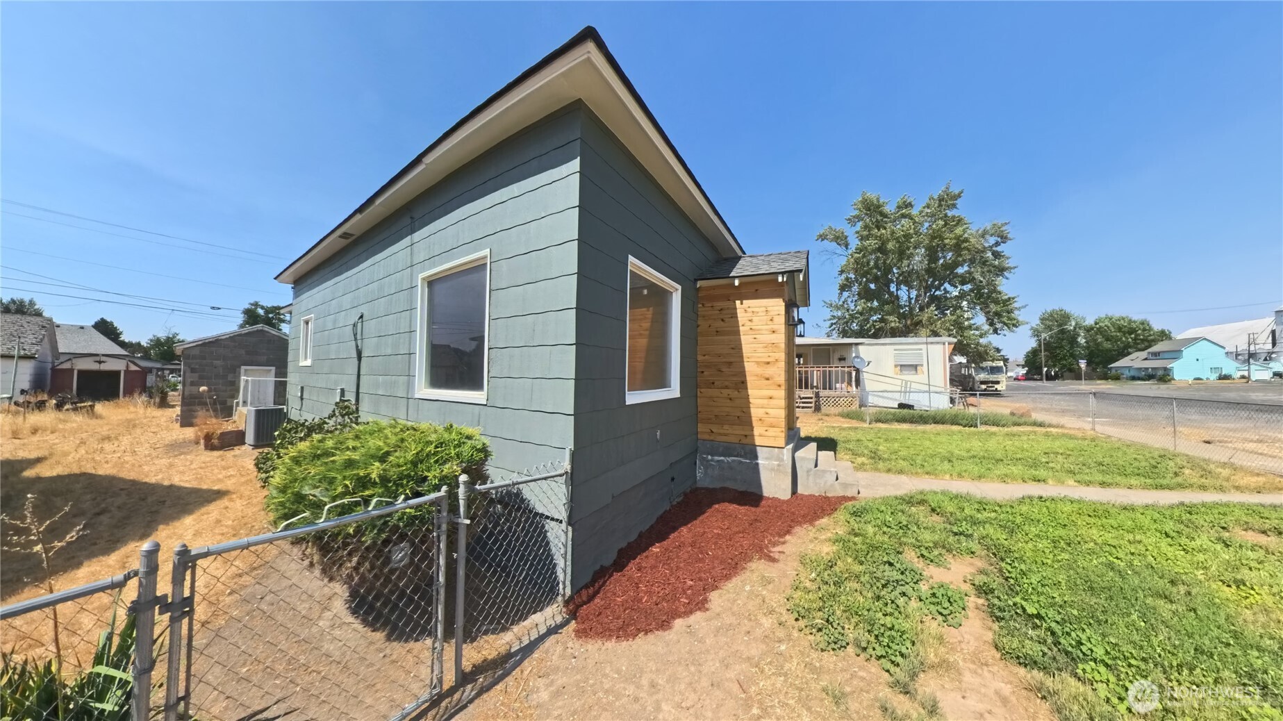 205 E Broadway Street Property Photo 5