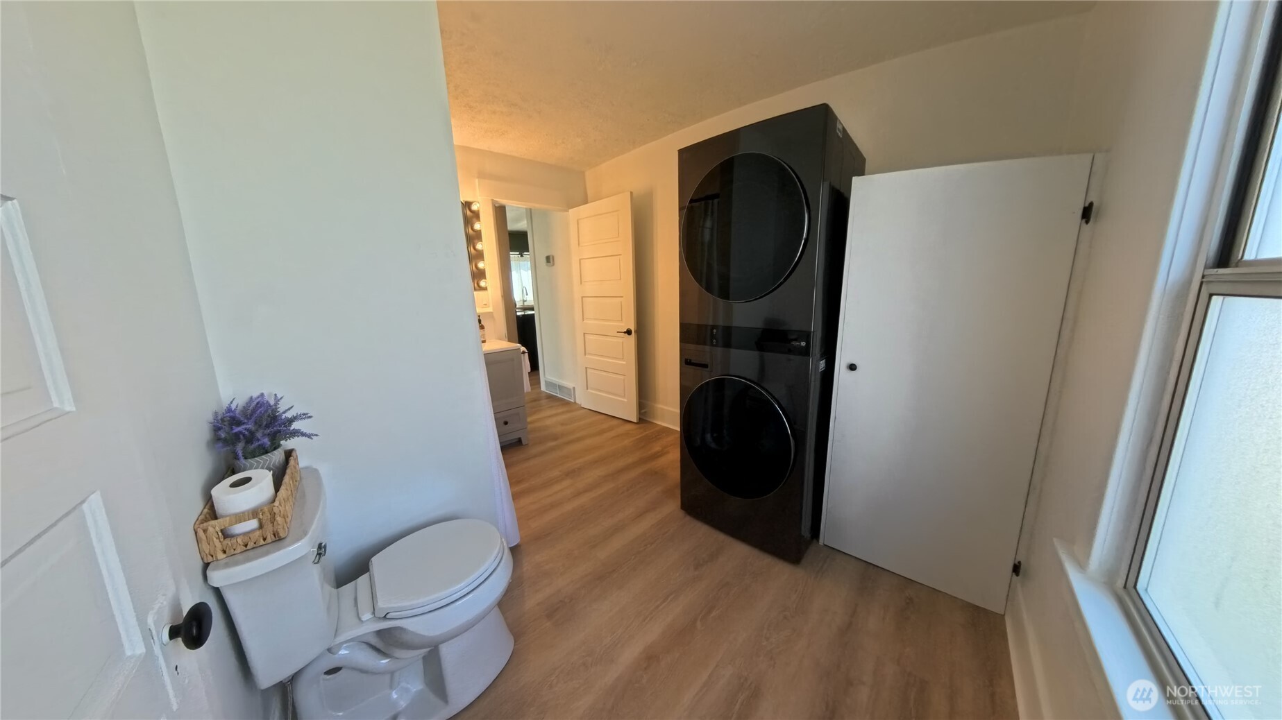 205 E Broadway Street Property Photo 13