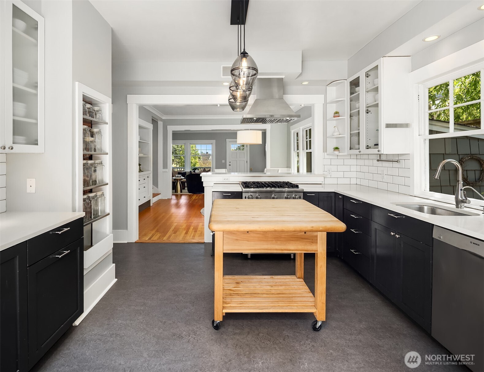 3141 Broadway Property Photo 11