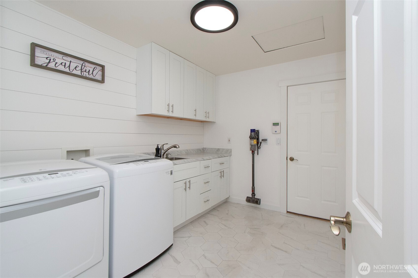 61 Jade Circle Property Photo 32