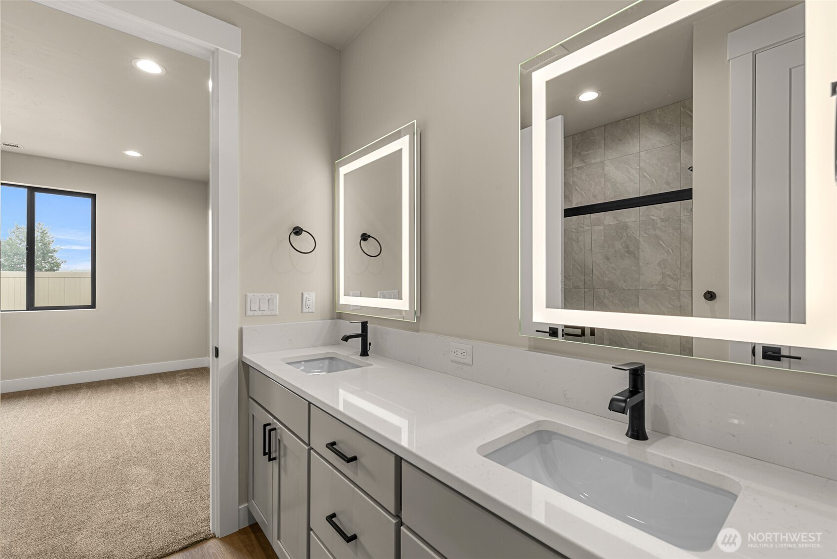 545 S Perry Avenue Property Photo 18