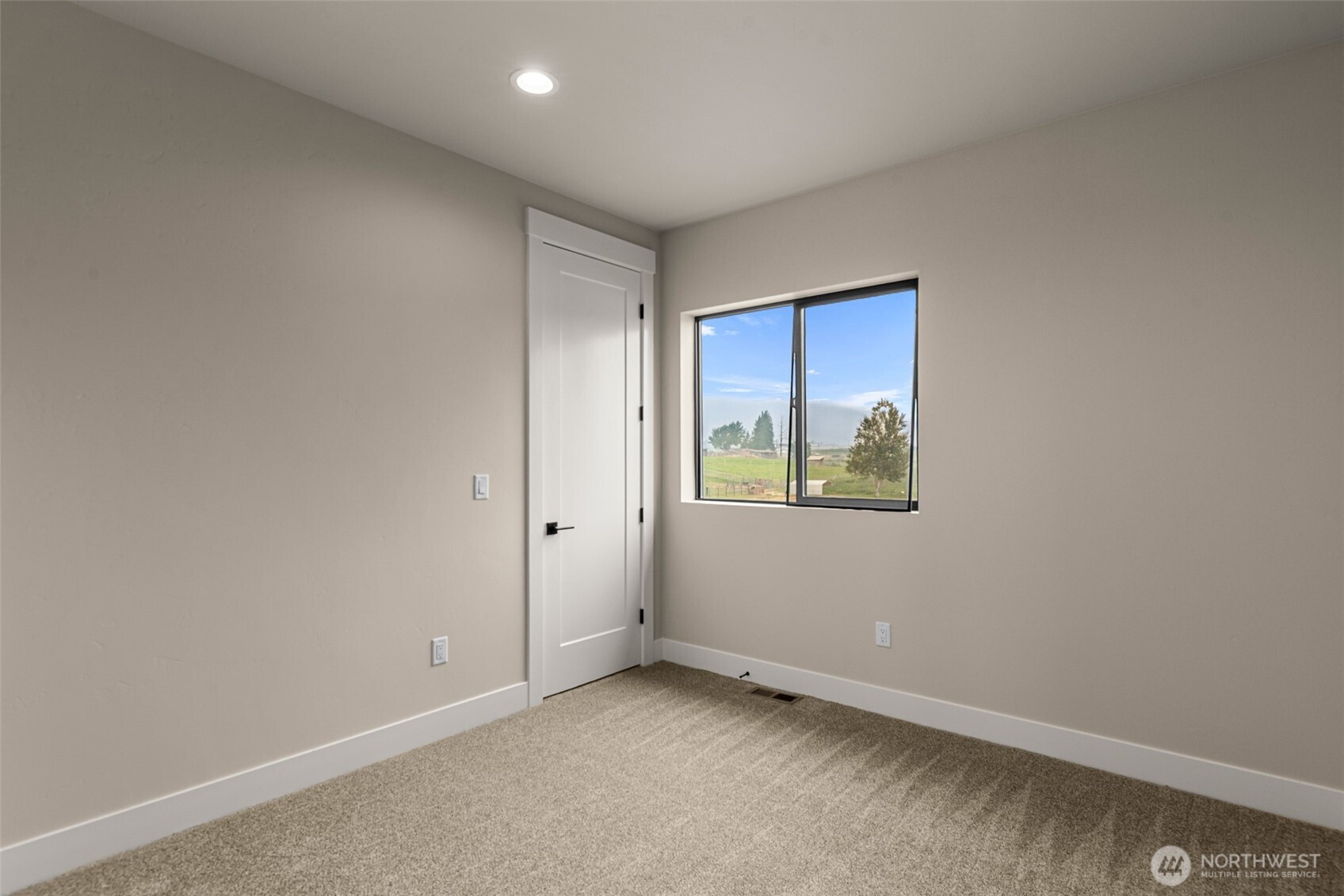 545 S Perry Avenue Property Photo 28