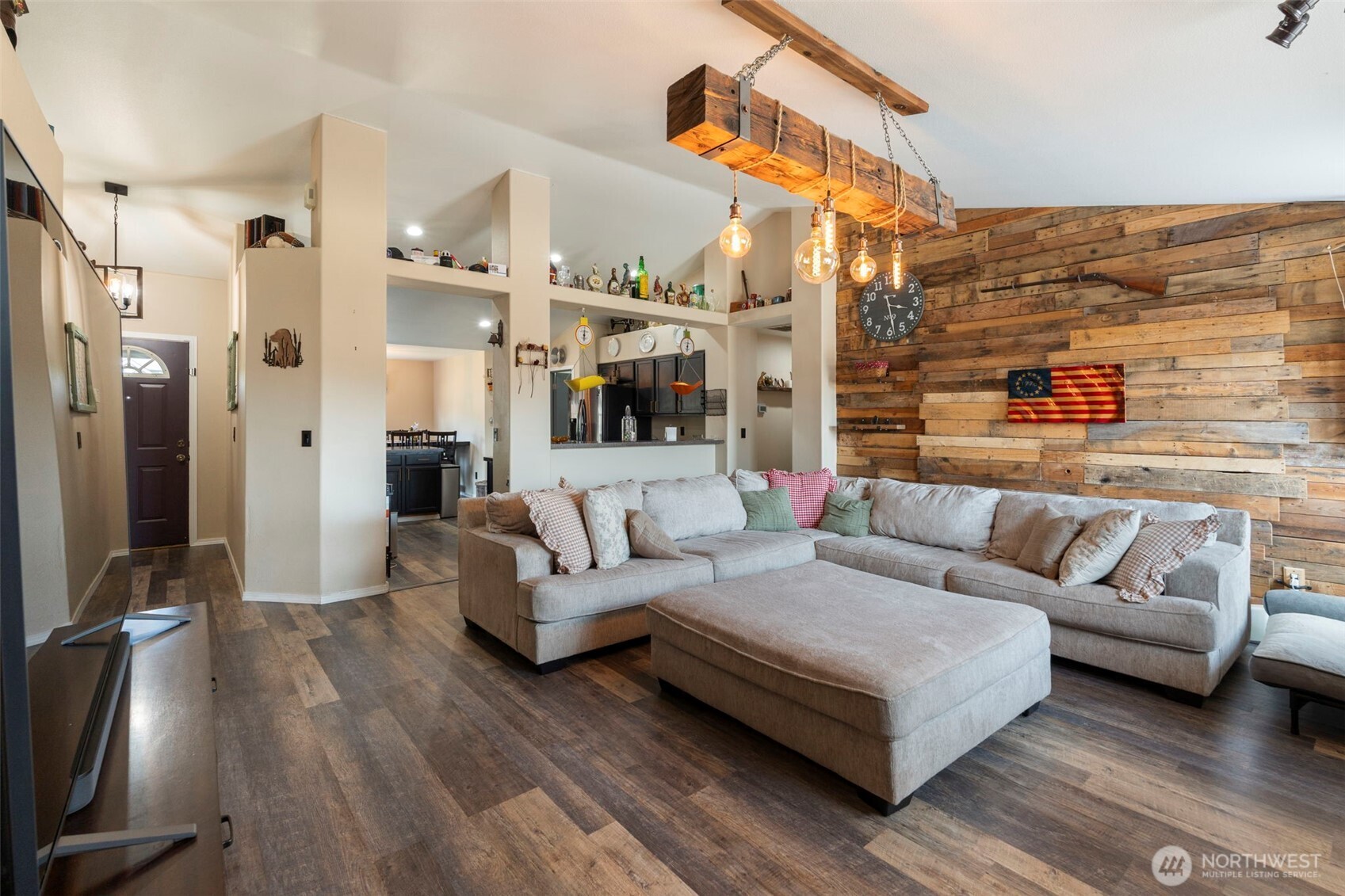 2708 180th Street Property Photo 4