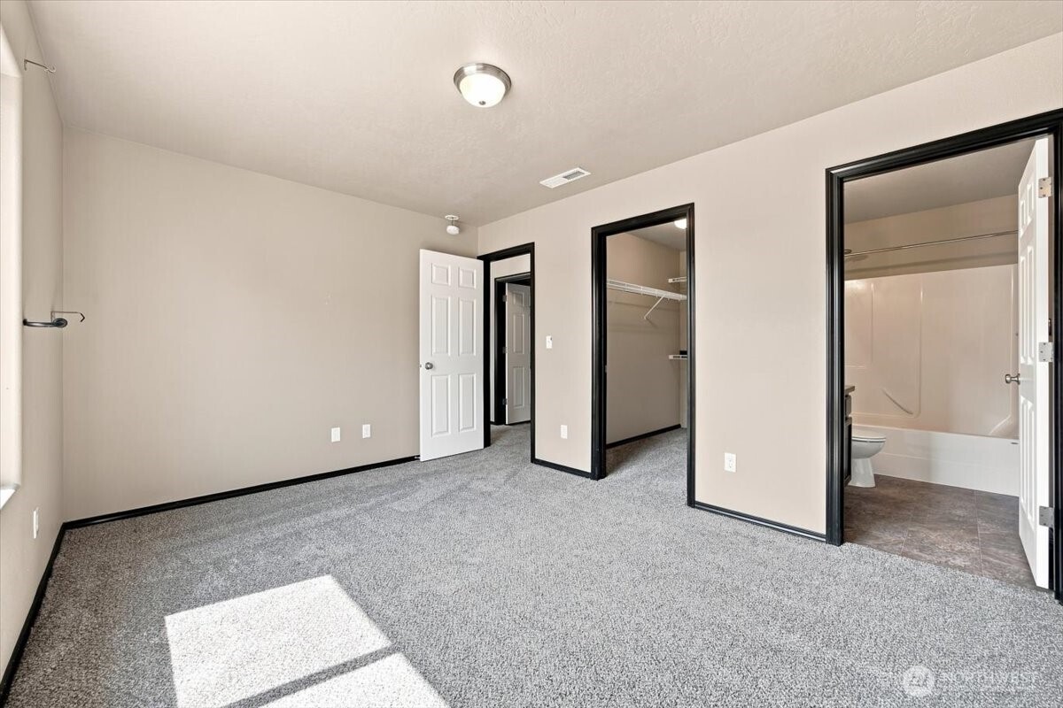 462 E 15th Place Property Photo 11