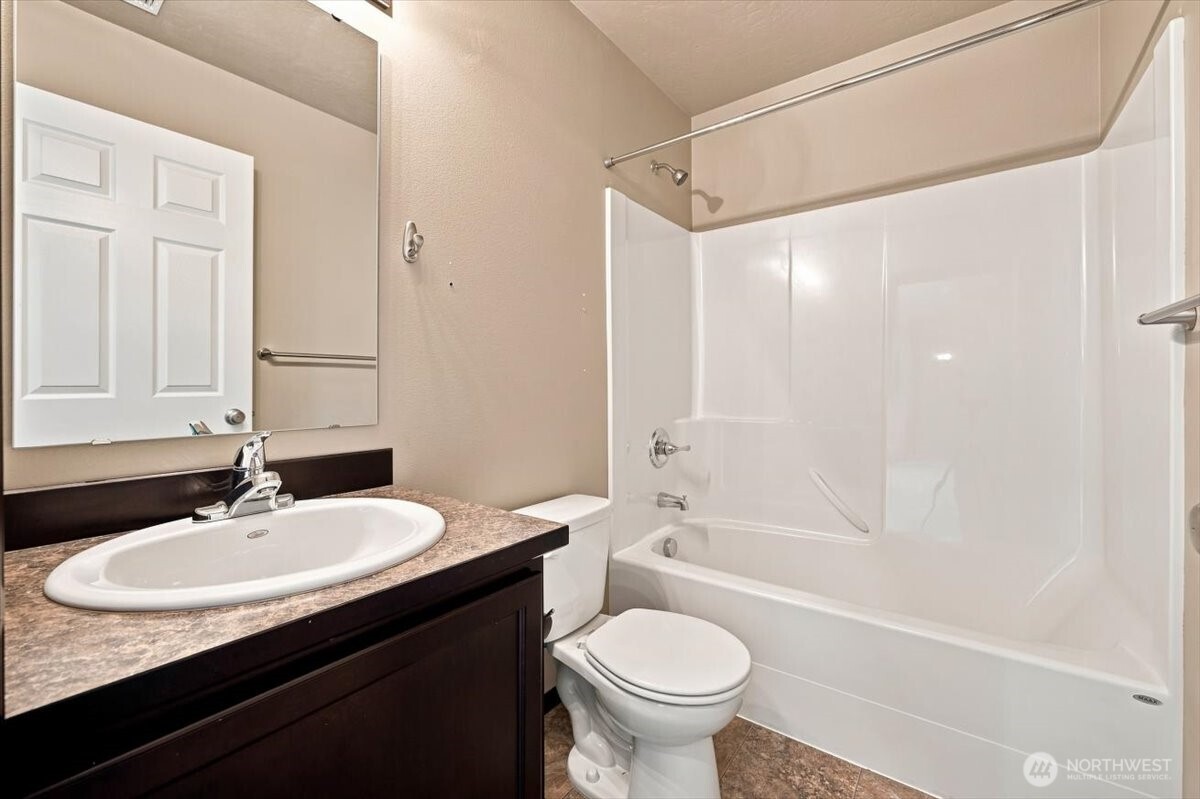 462 E 15th Place Property Photo 19