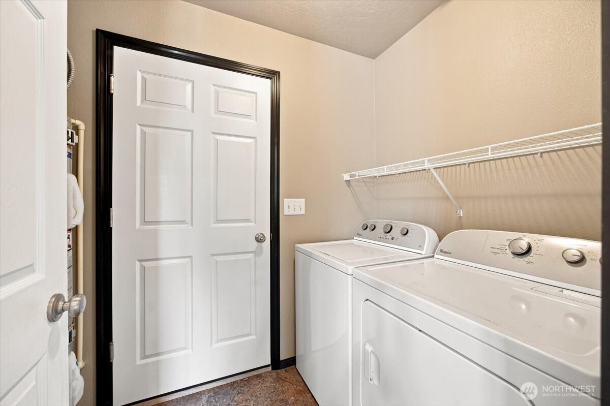 462 E 15th Place Property Photo 20