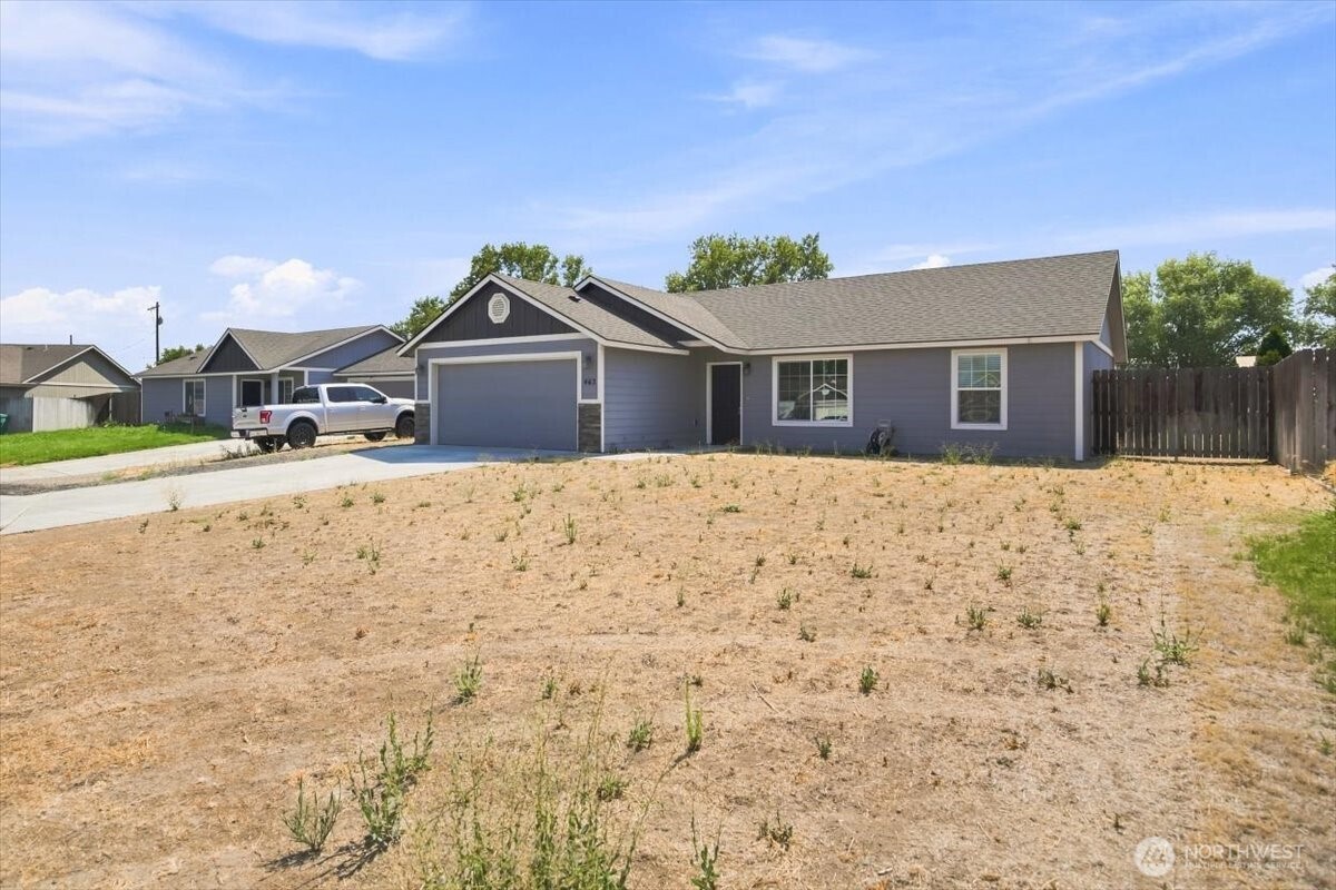 462 E 15th Place Property Photo 21