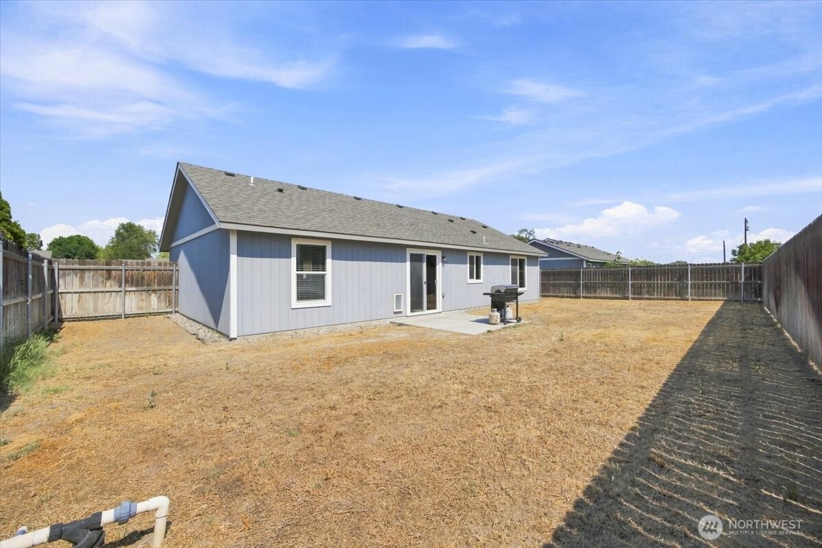 462 E 15th Place Property Photo 22