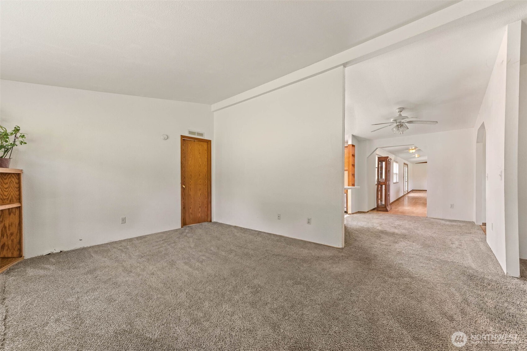 208 W Orchard Street Property Photo 9