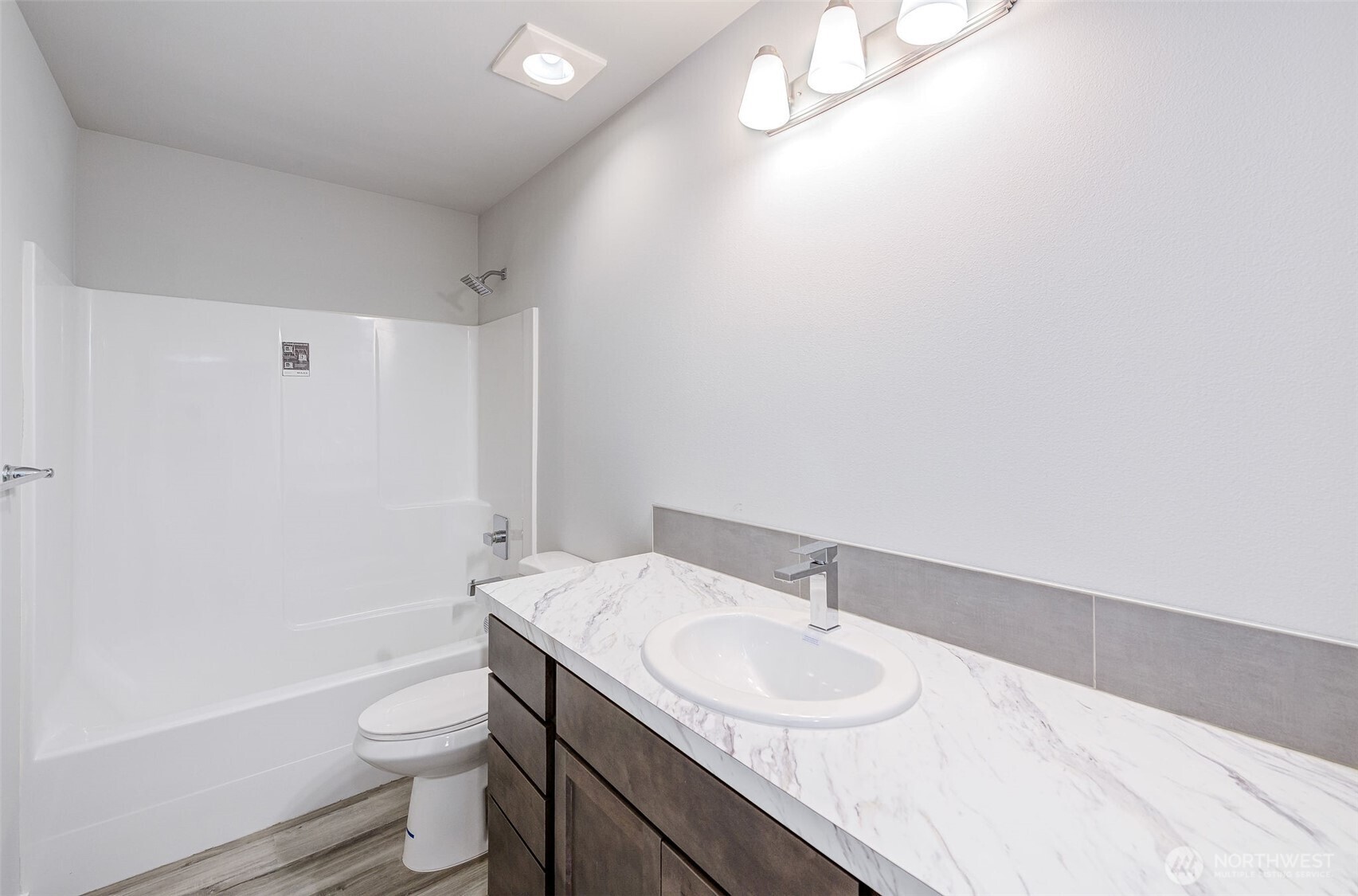 617 N Oak Street Property Photo 4