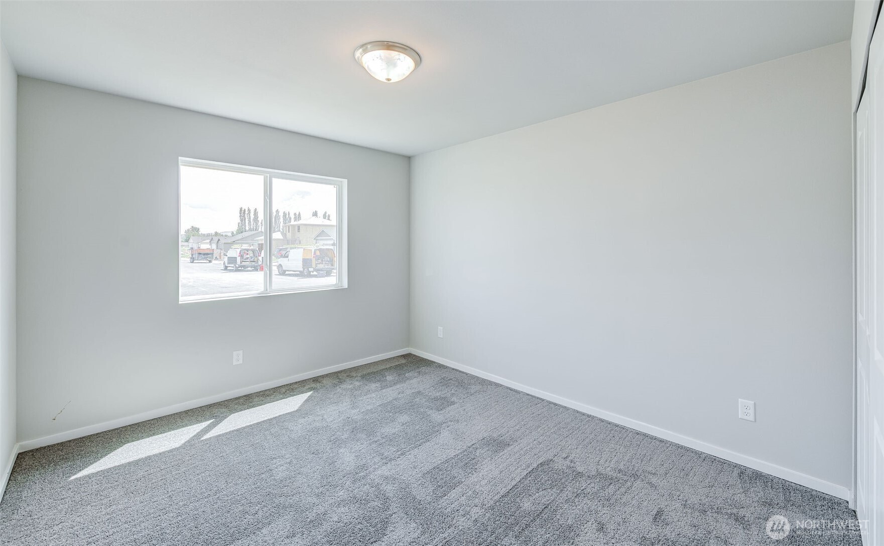 617 N Oak Street Property Photo 6