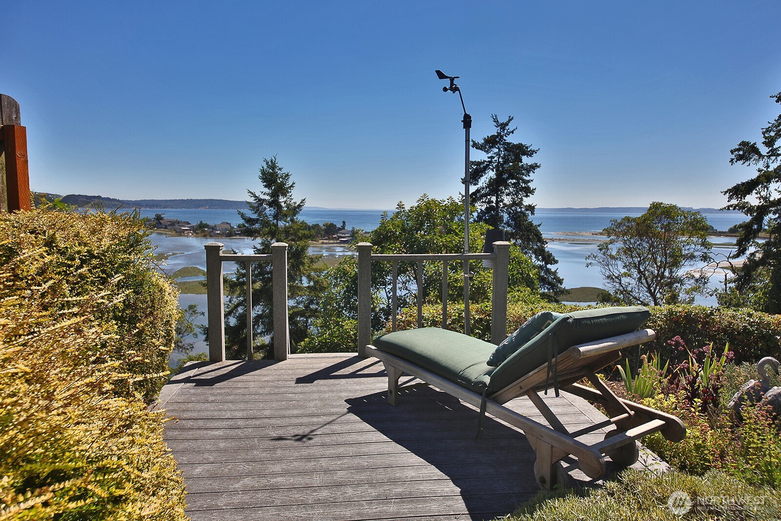 2382 Soundview Drive Property Photo 8