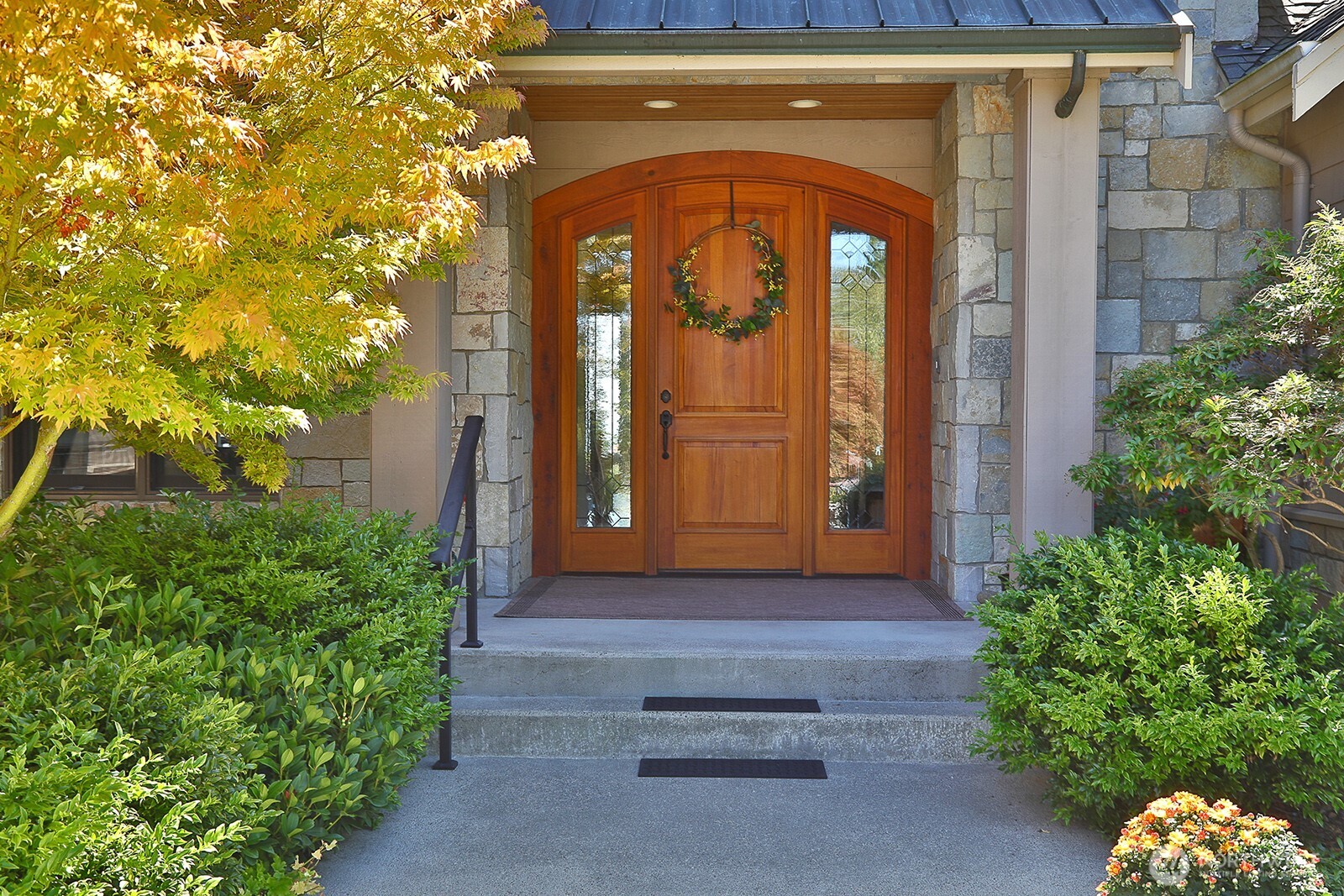 2382 Soundview Drive Property Photo 15