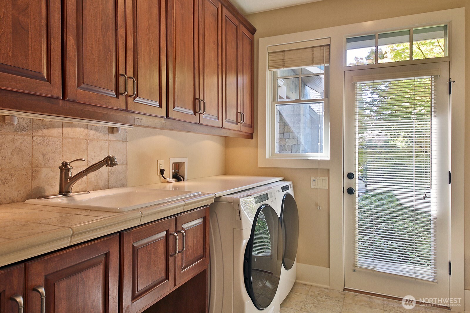 2382 Soundview Drive Property Photo 38