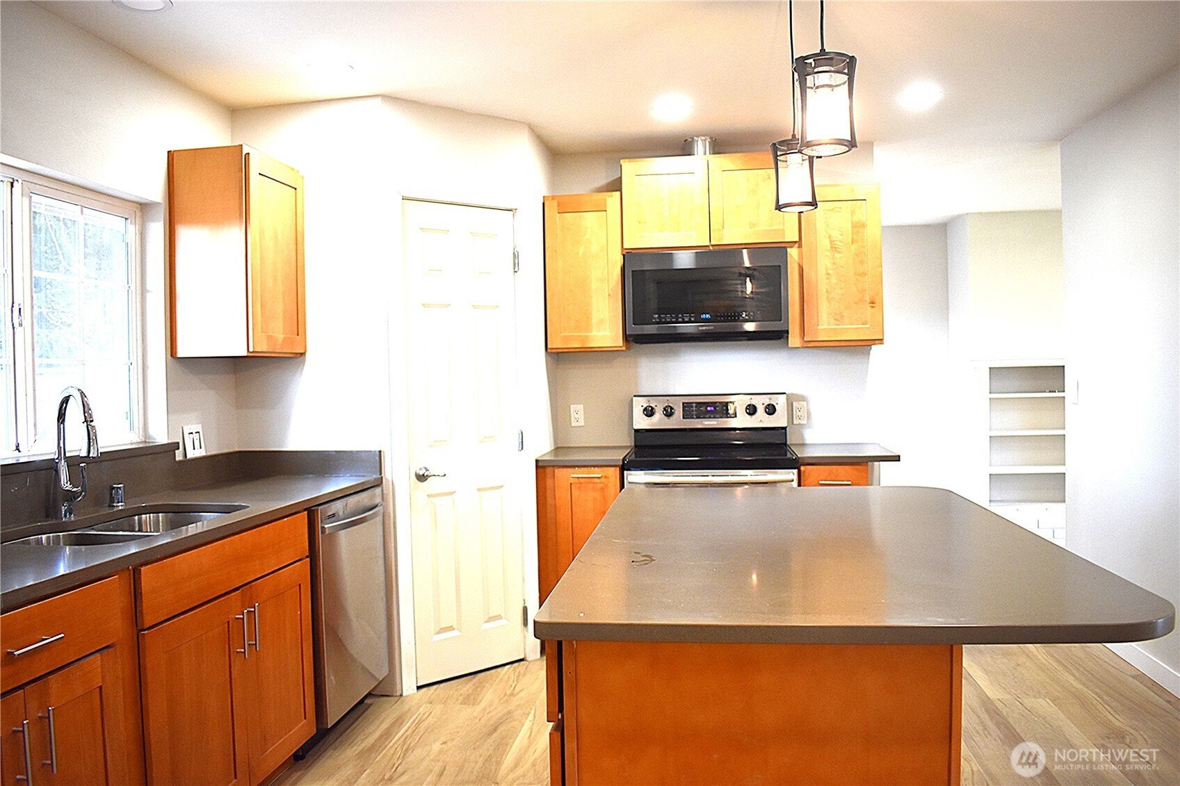 7604 52nd Avenue Property Photo 9