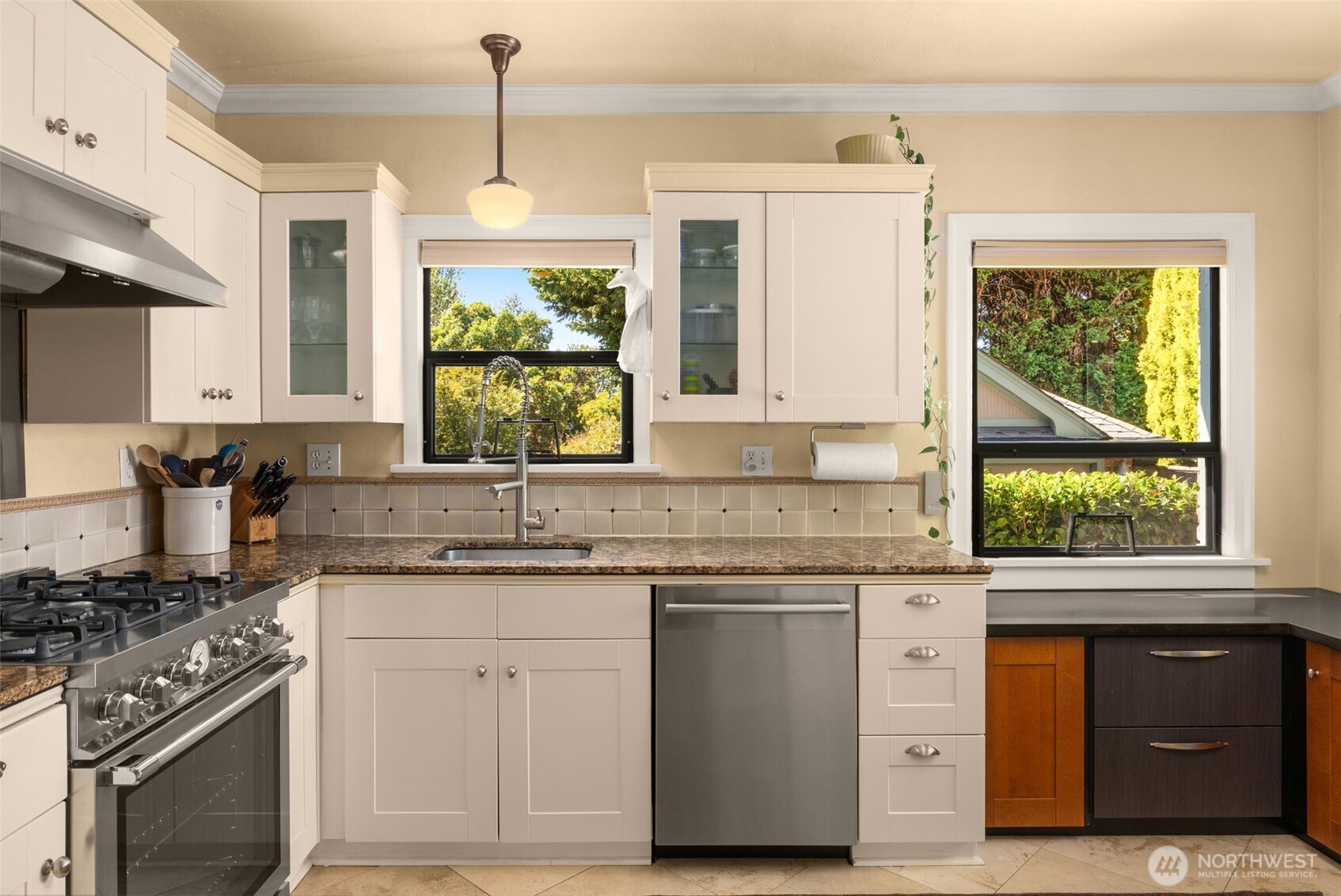 7963 Seward Park Avenue Property Photo 15