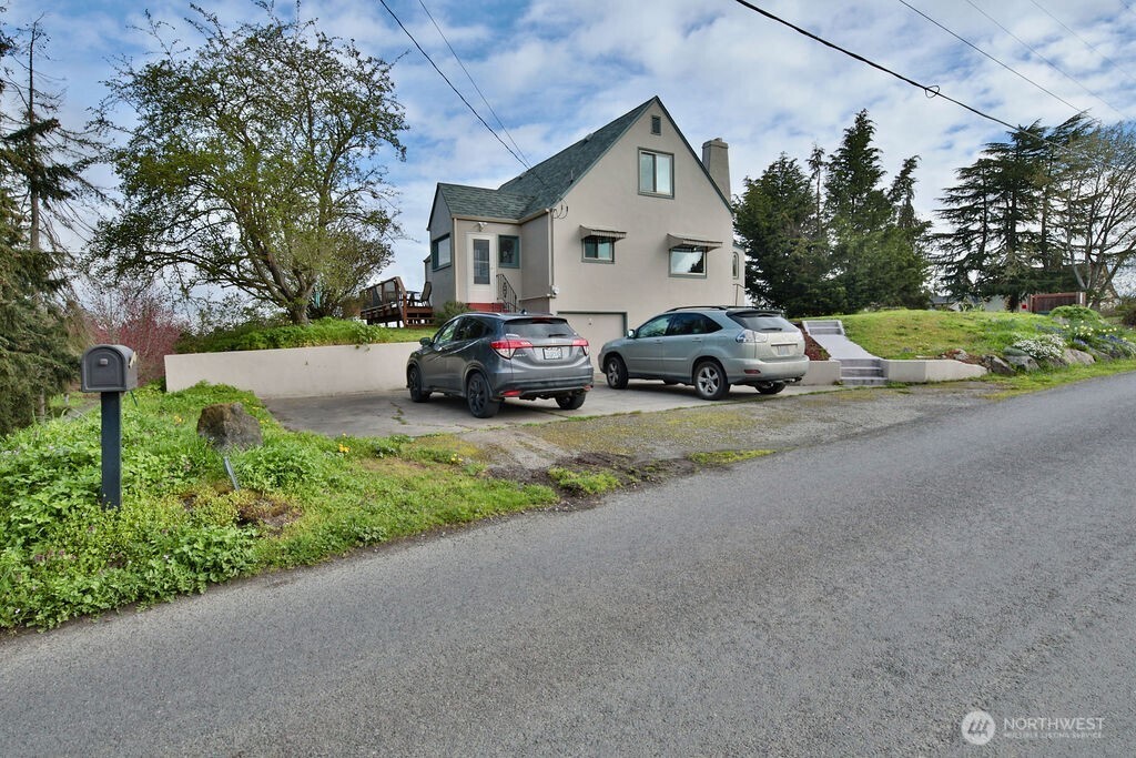 1430 W Hendrickson Road Property Photo 3