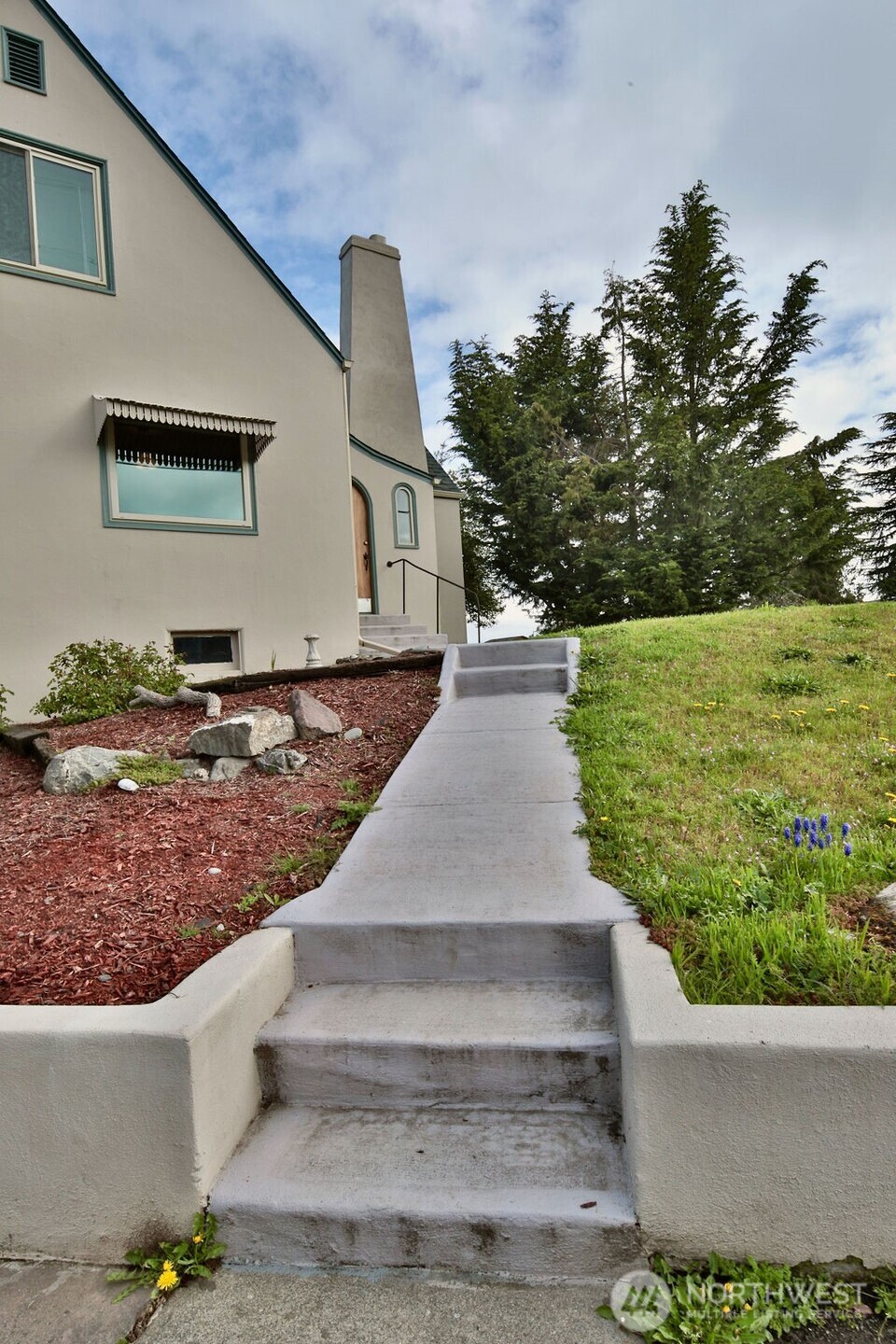 1430 W Hendrickson Road Property Photo 4