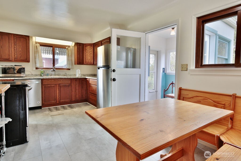 1430 W Hendrickson Road Property Photo 10
