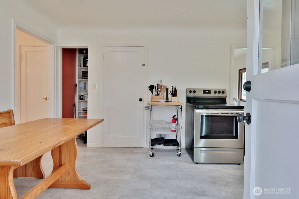 1430 W Hendrickson Road Property Photo 11