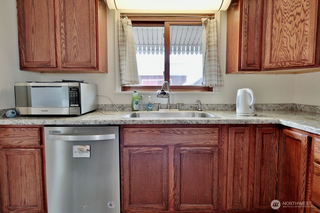 1430 W Hendrickson Road Property Photo 13