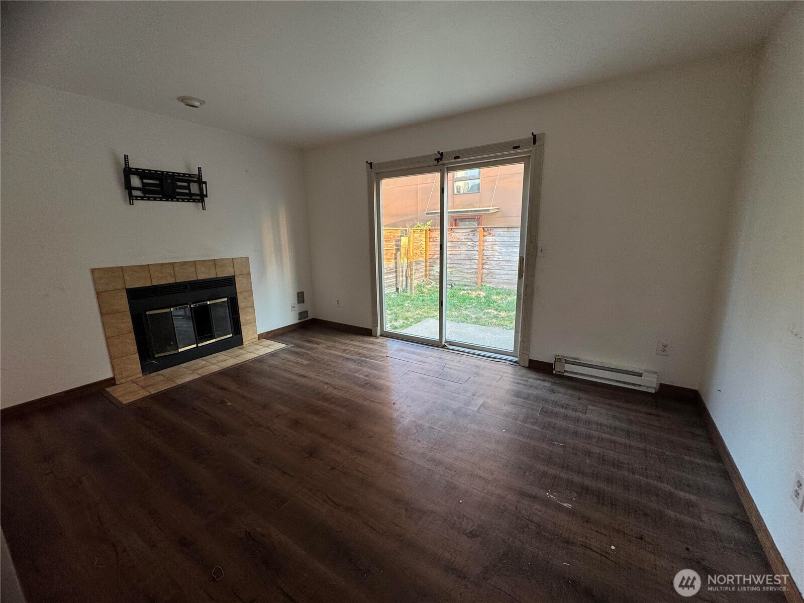 1915 E Spruce Street A Property Photo 6