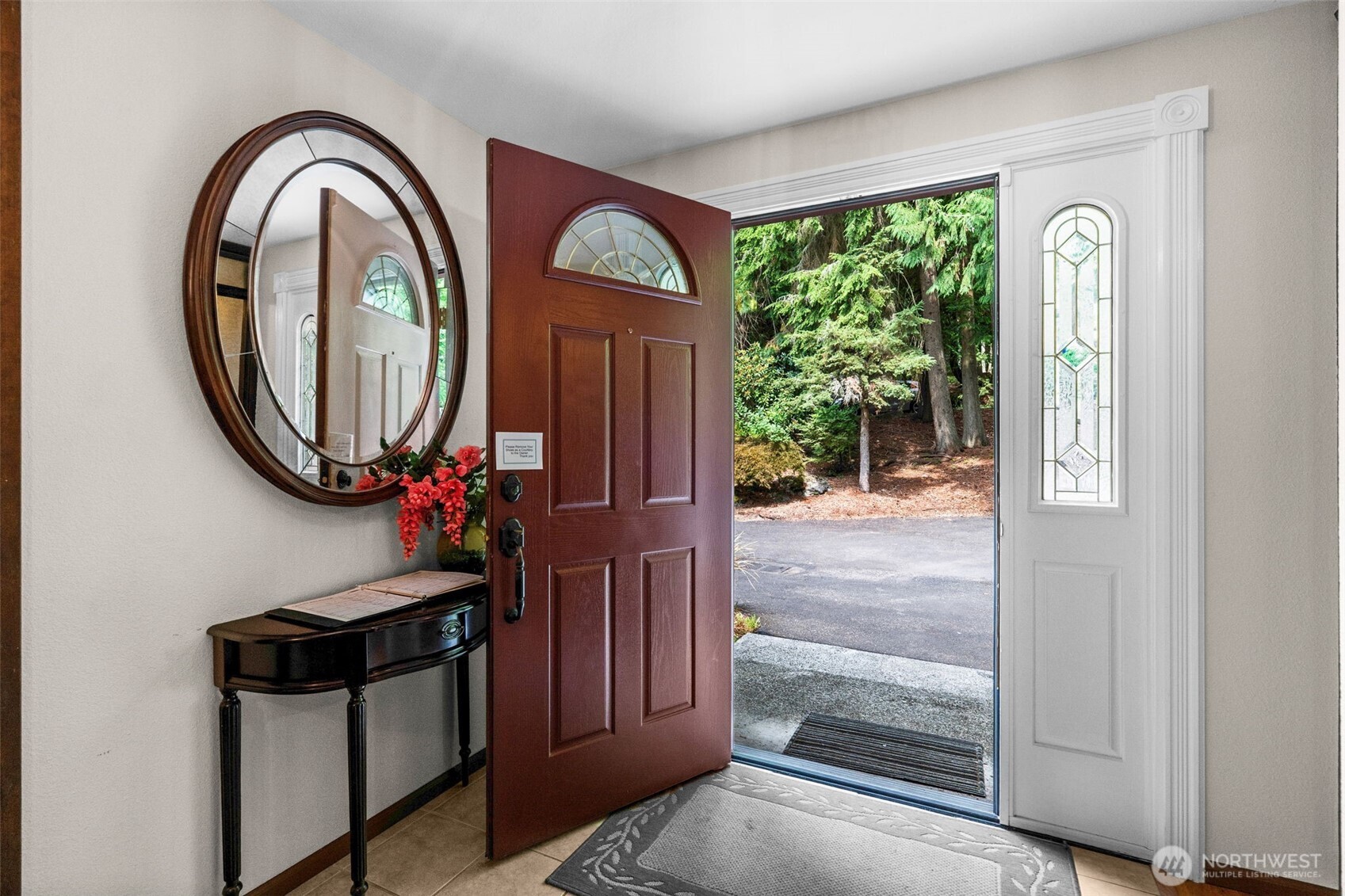 25235 Se Mirrormont Drive Property Photo 6