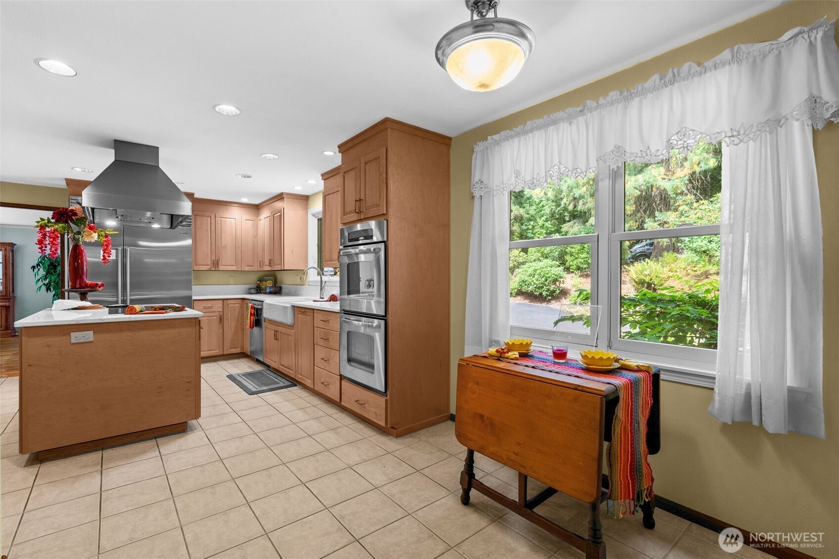 25235 Se Mirrormont Drive Property Photo 10