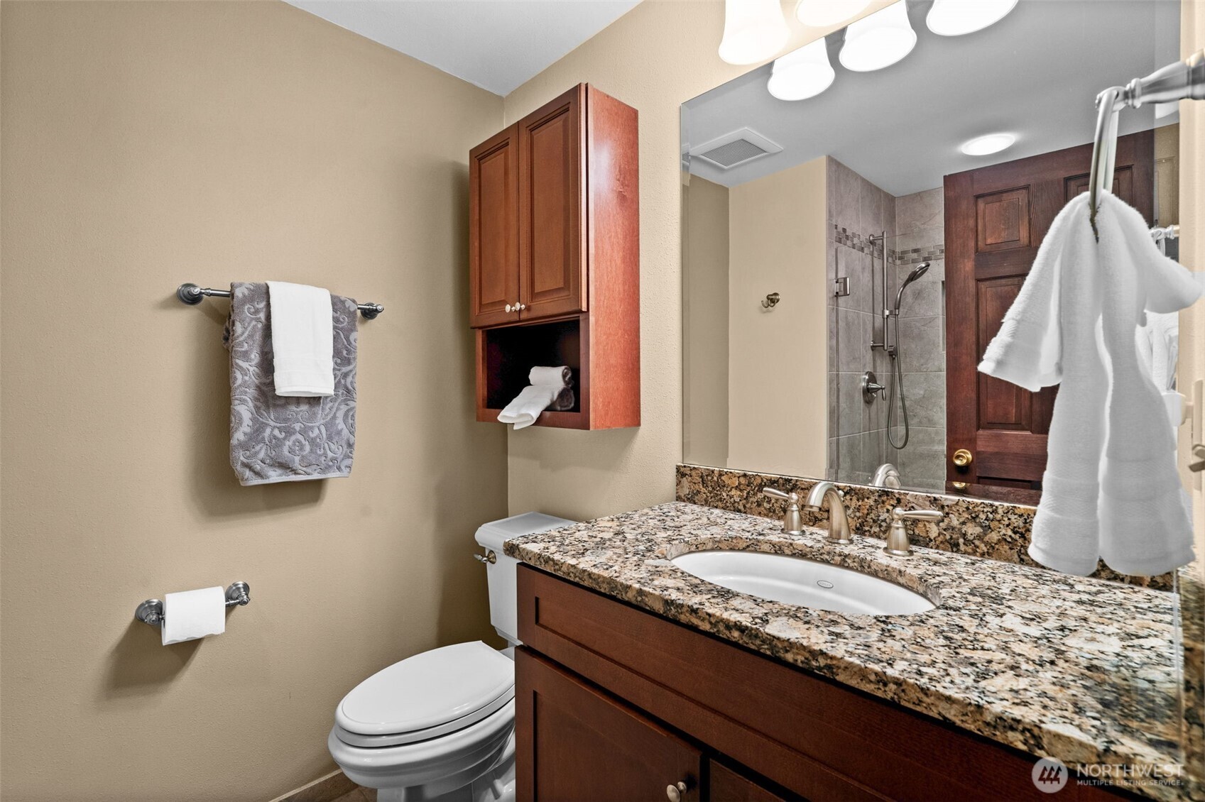 25235 Se Mirrormont Drive Property Photo 17