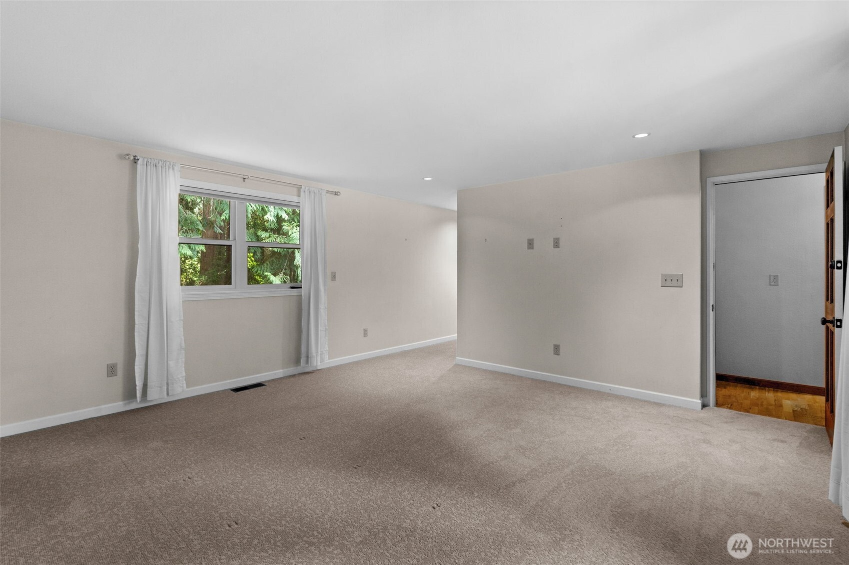 25235 Se Mirrormont Drive Property Photo 18