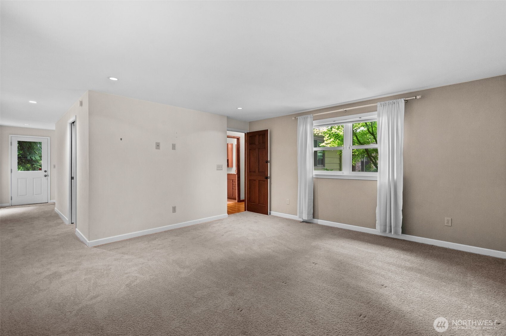 25235 Se Mirrormont Drive Property Photo 19