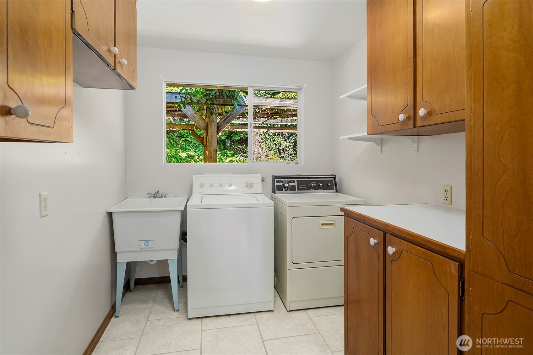 7921 E Mercer Way Property Photo 16