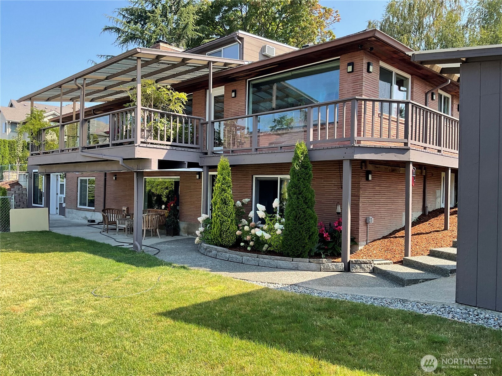 2573533 Property Photo 2