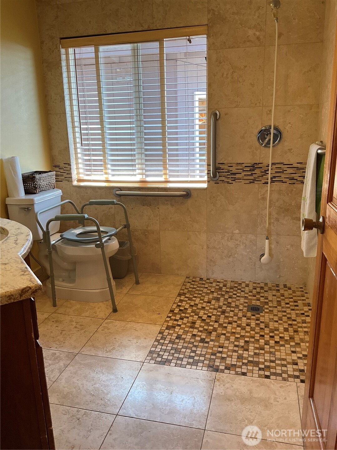 2573533 Property Photo 14