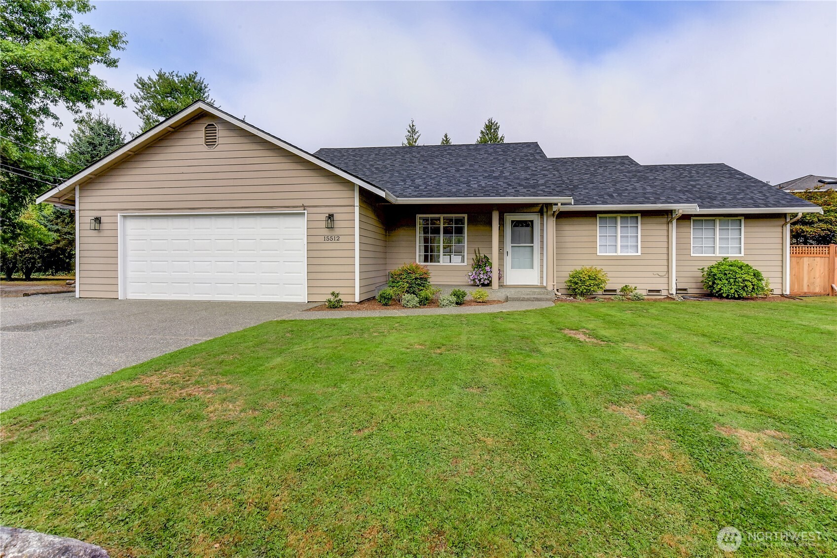 15512 3rd Place Property Photo 2
