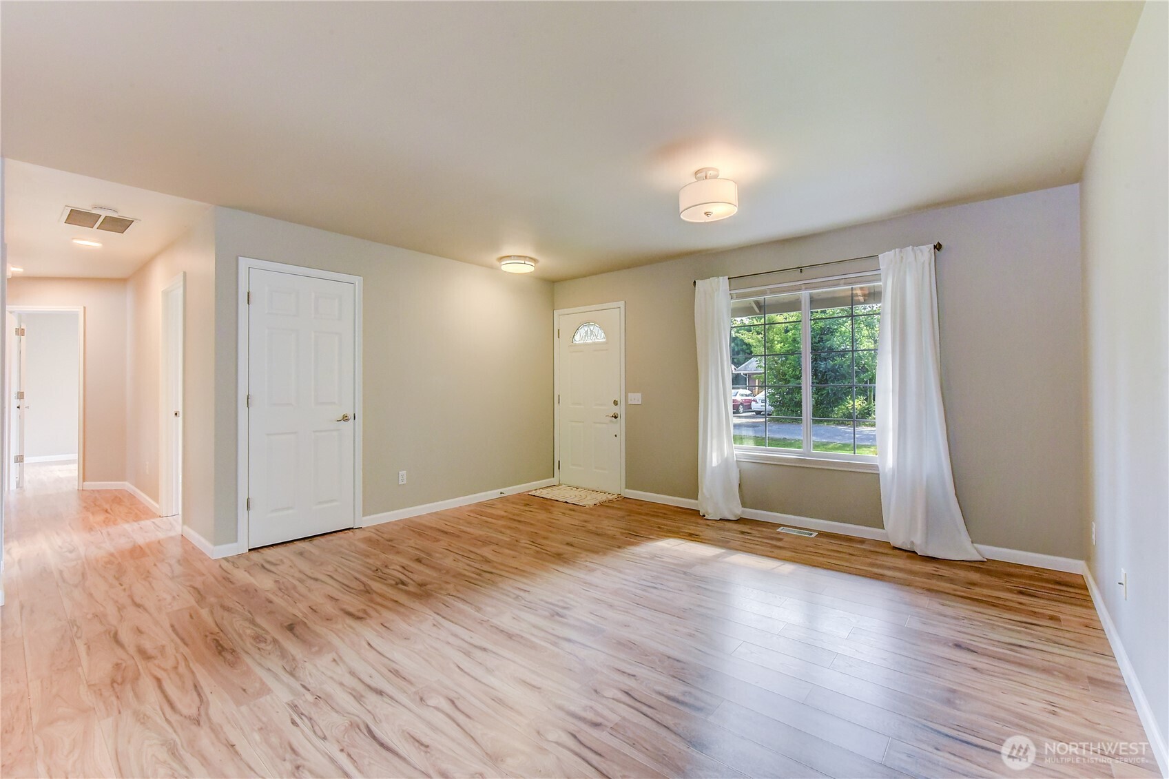 15512 3rd Place Property Photo 6