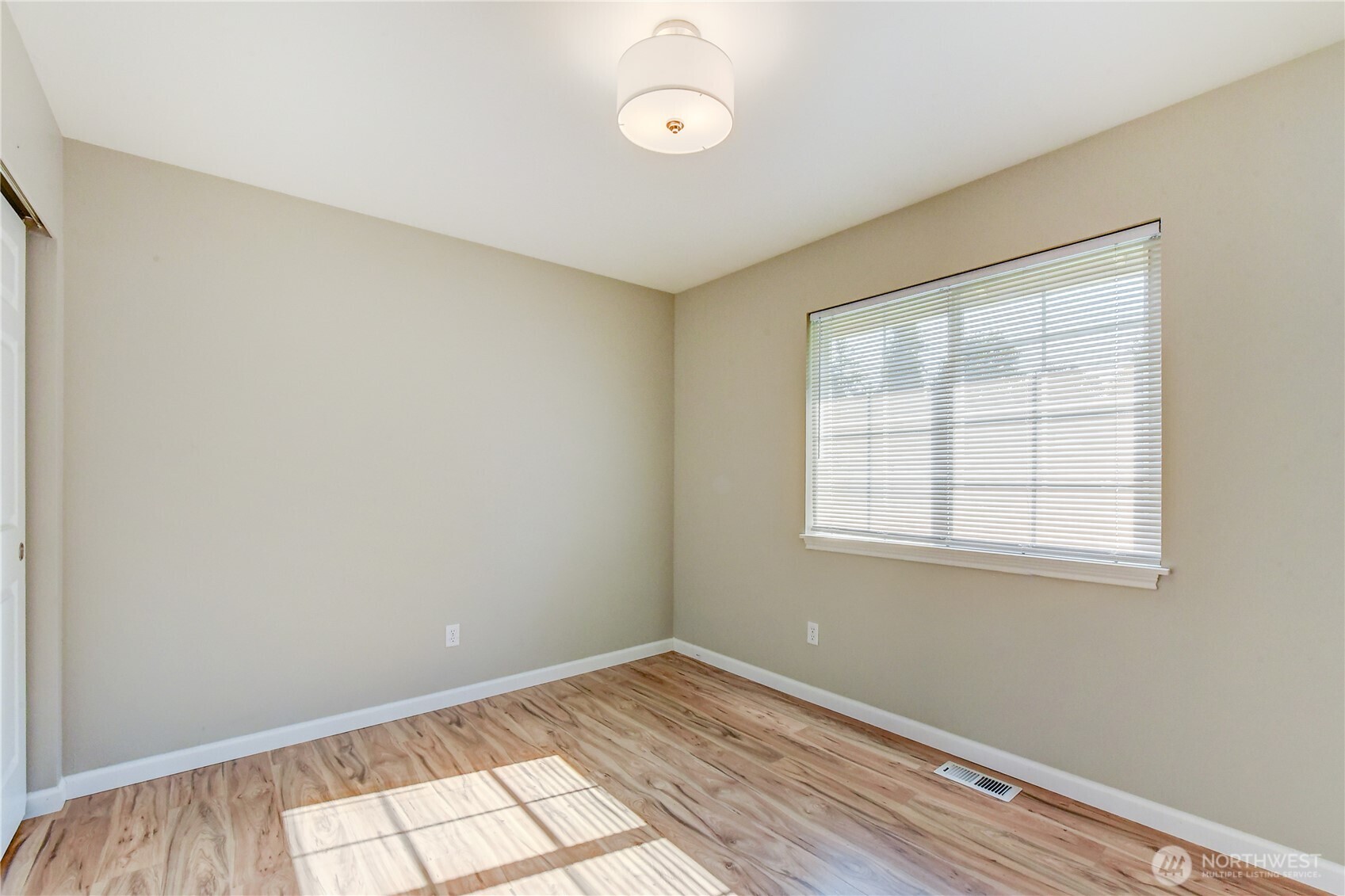 15512 3rd Place Property Photo 19