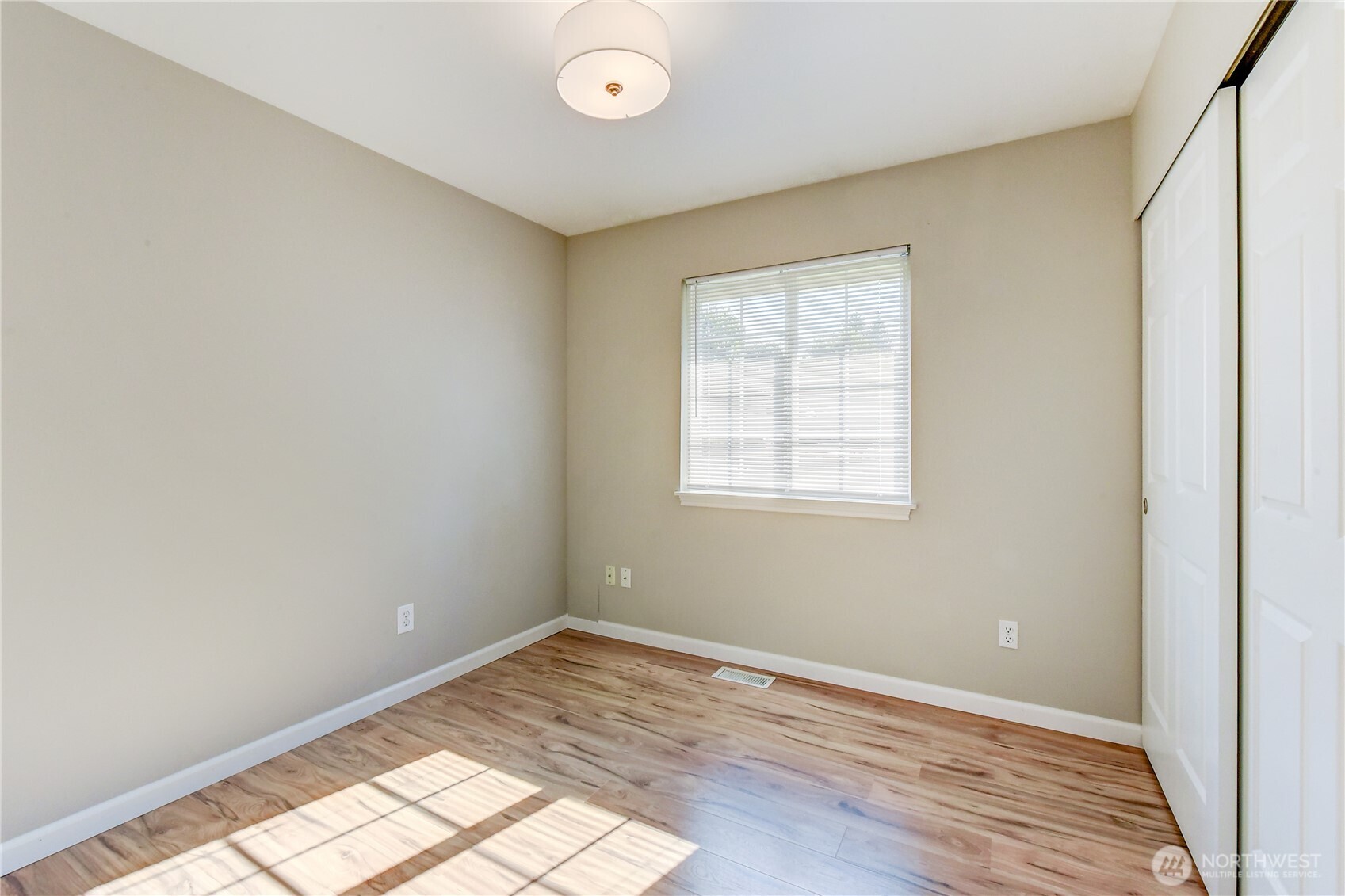 15512 3rd Place Property Photo 20