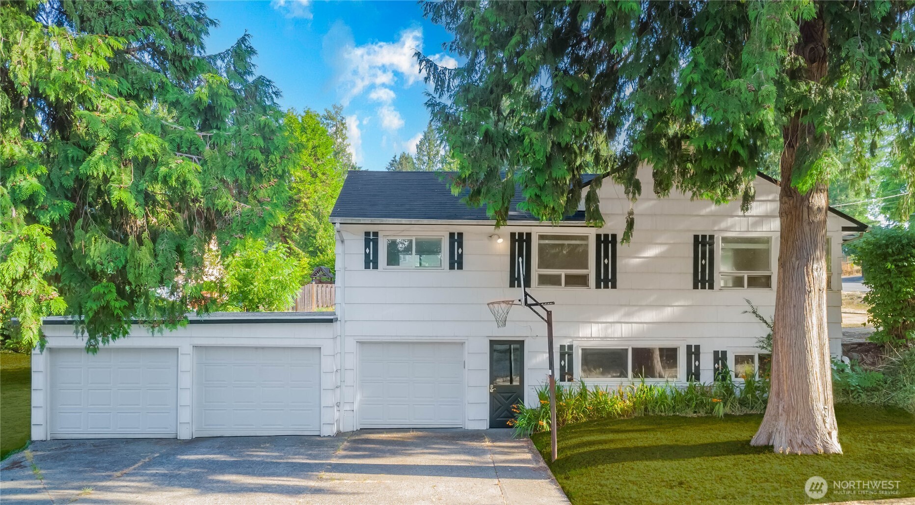 13057 10th Avenue Property Photo 1
