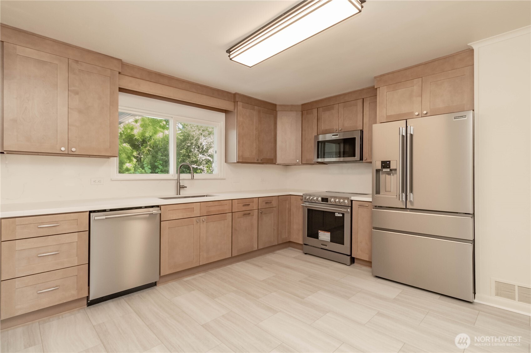 13057 10th Avenue Property Photo 4