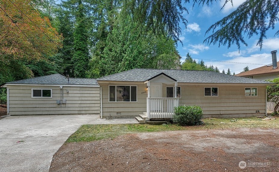 22910 Edmonds Way Property Photo 6