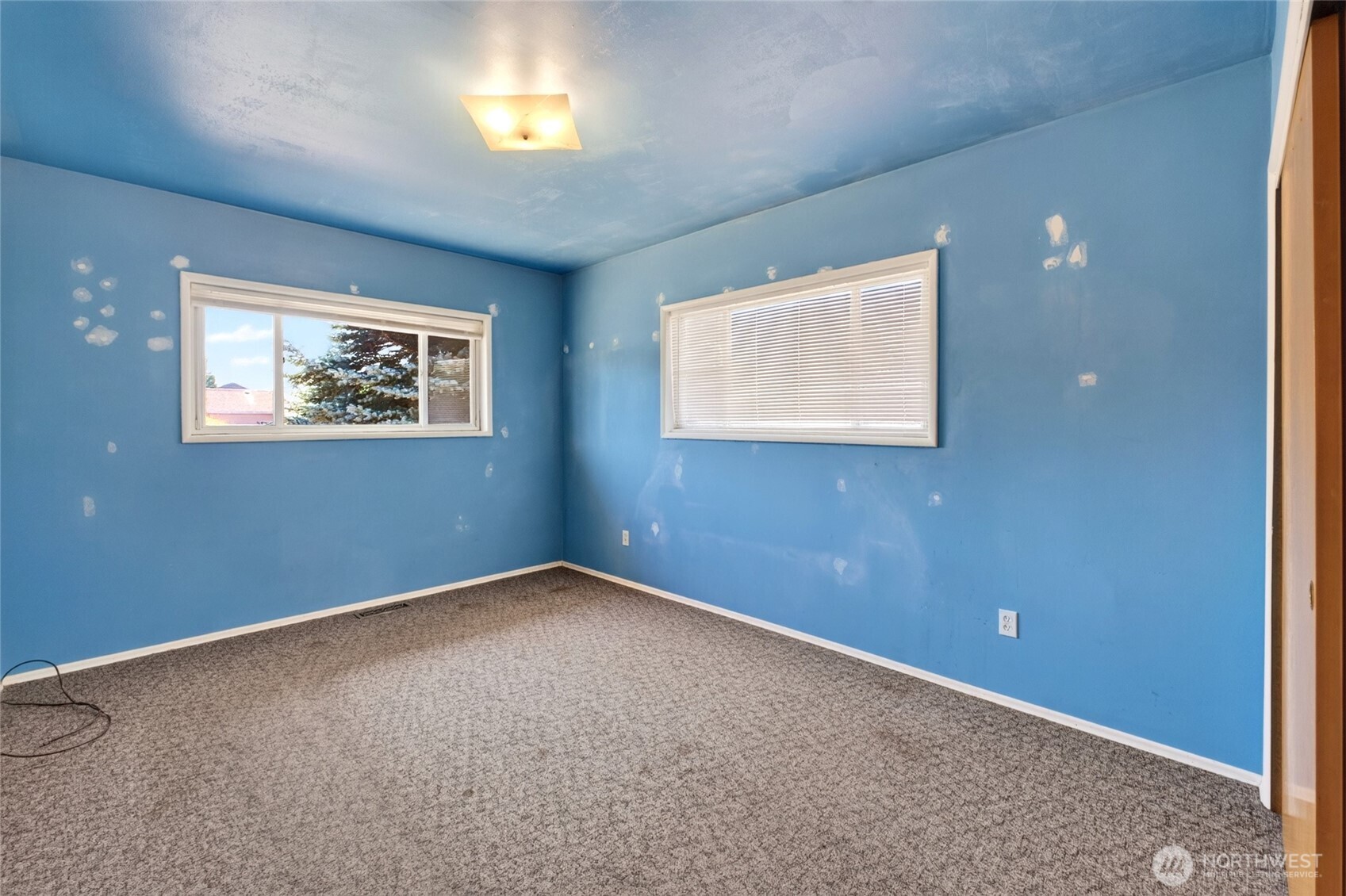 1323 E 56th Street Property Photo 8