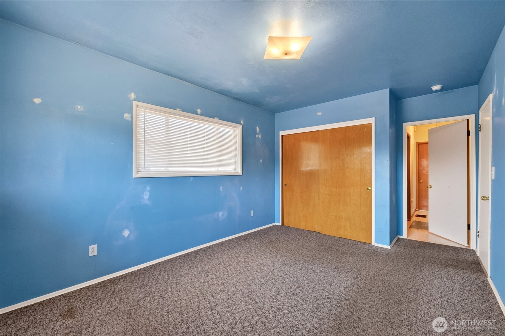 1323 E 56th Street Property Photo 9