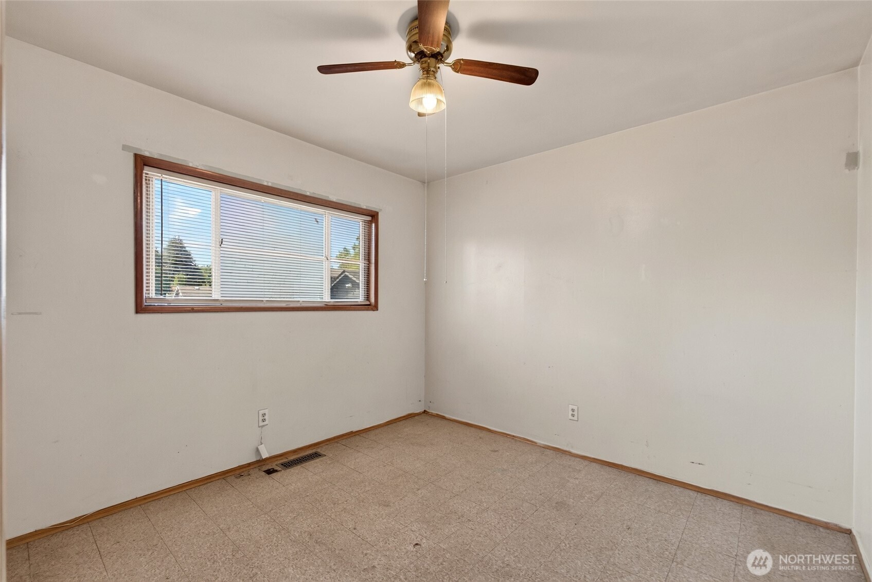 1323 E 56th Street Property Photo 11