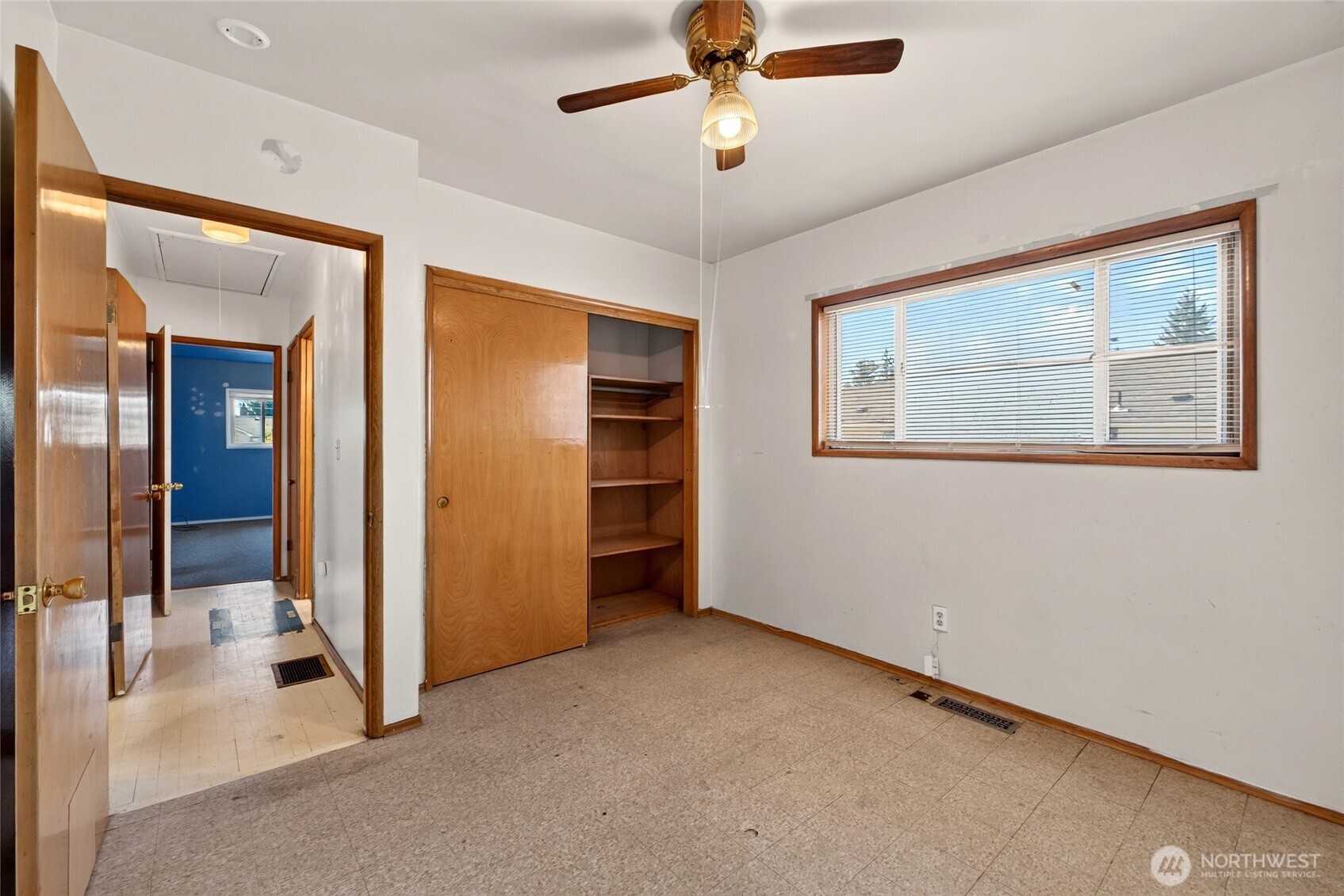1323 E 56th Street Property Photo 12