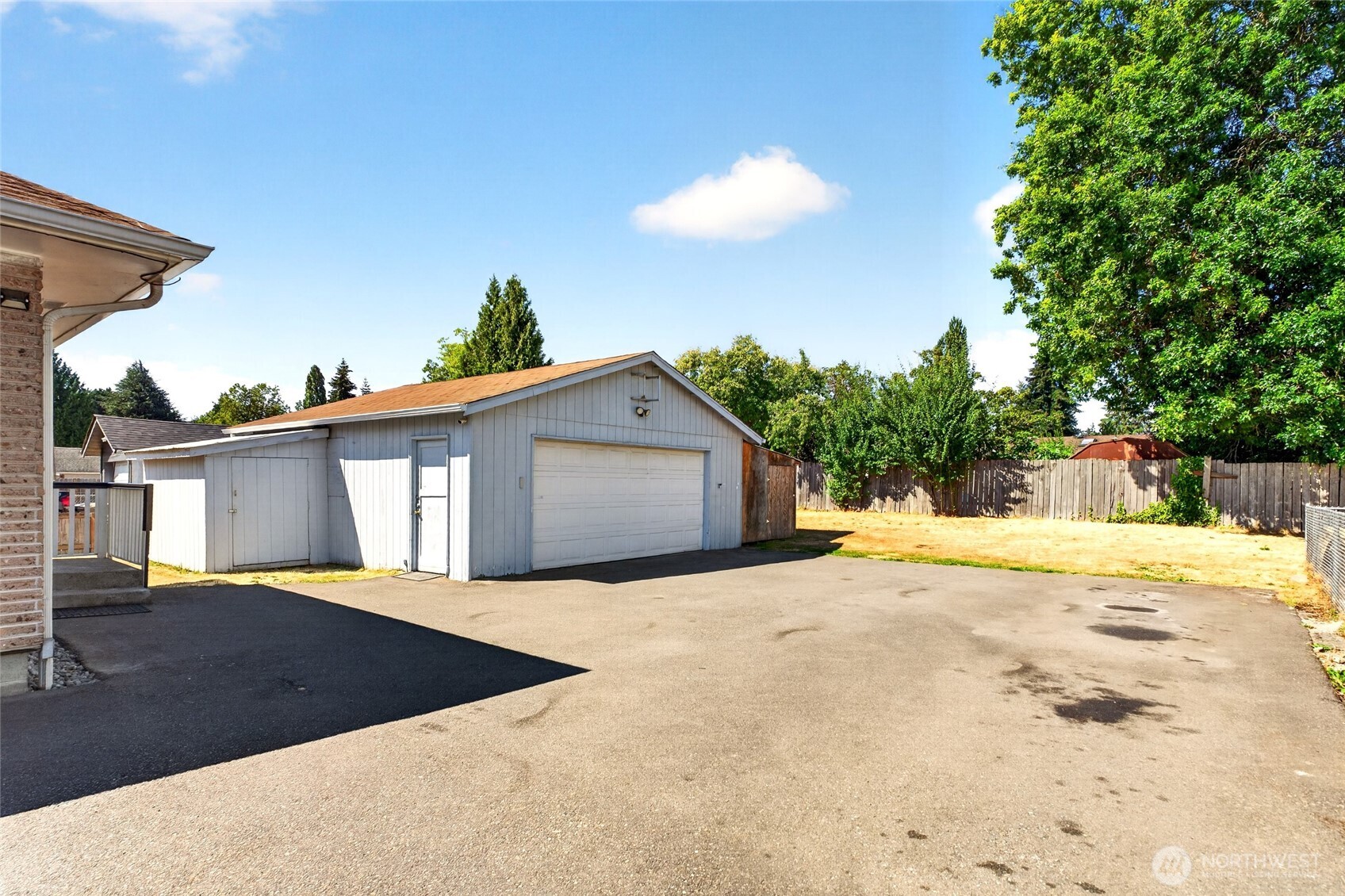 1323 E 56th Street Property Photo 18
